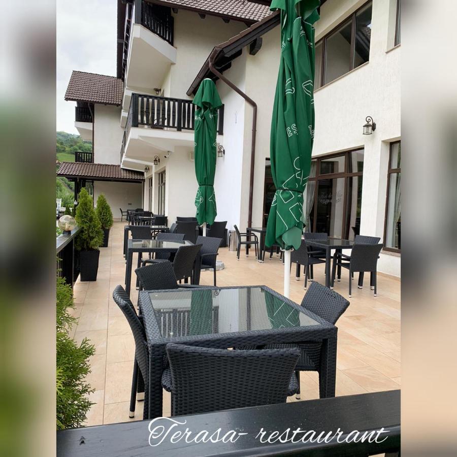 Flori De Mar Hotell Poiana Mărului Eksteriør bilde