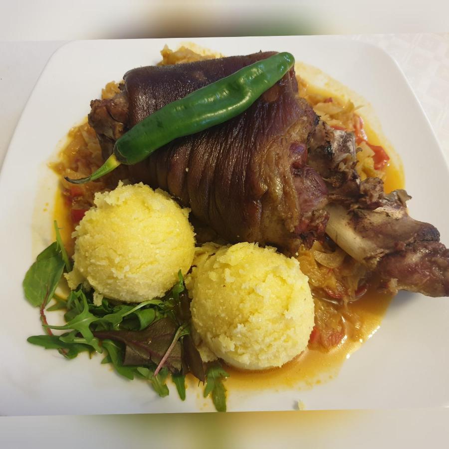Flori De Mar Hotell Poiana Mărului Eksteriør bilde