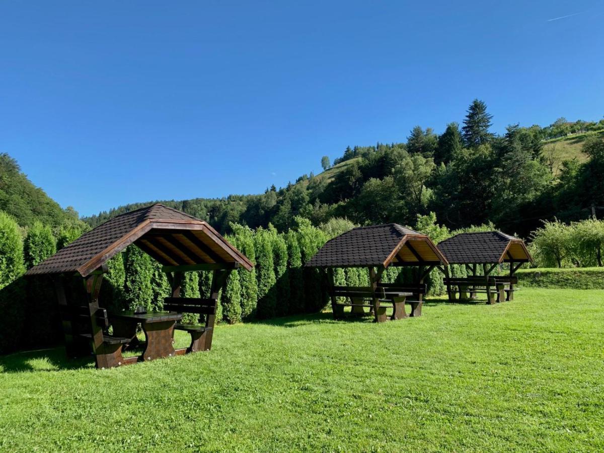 Flori De Mar Hotell Poiana Mărului Eksteriør bilde