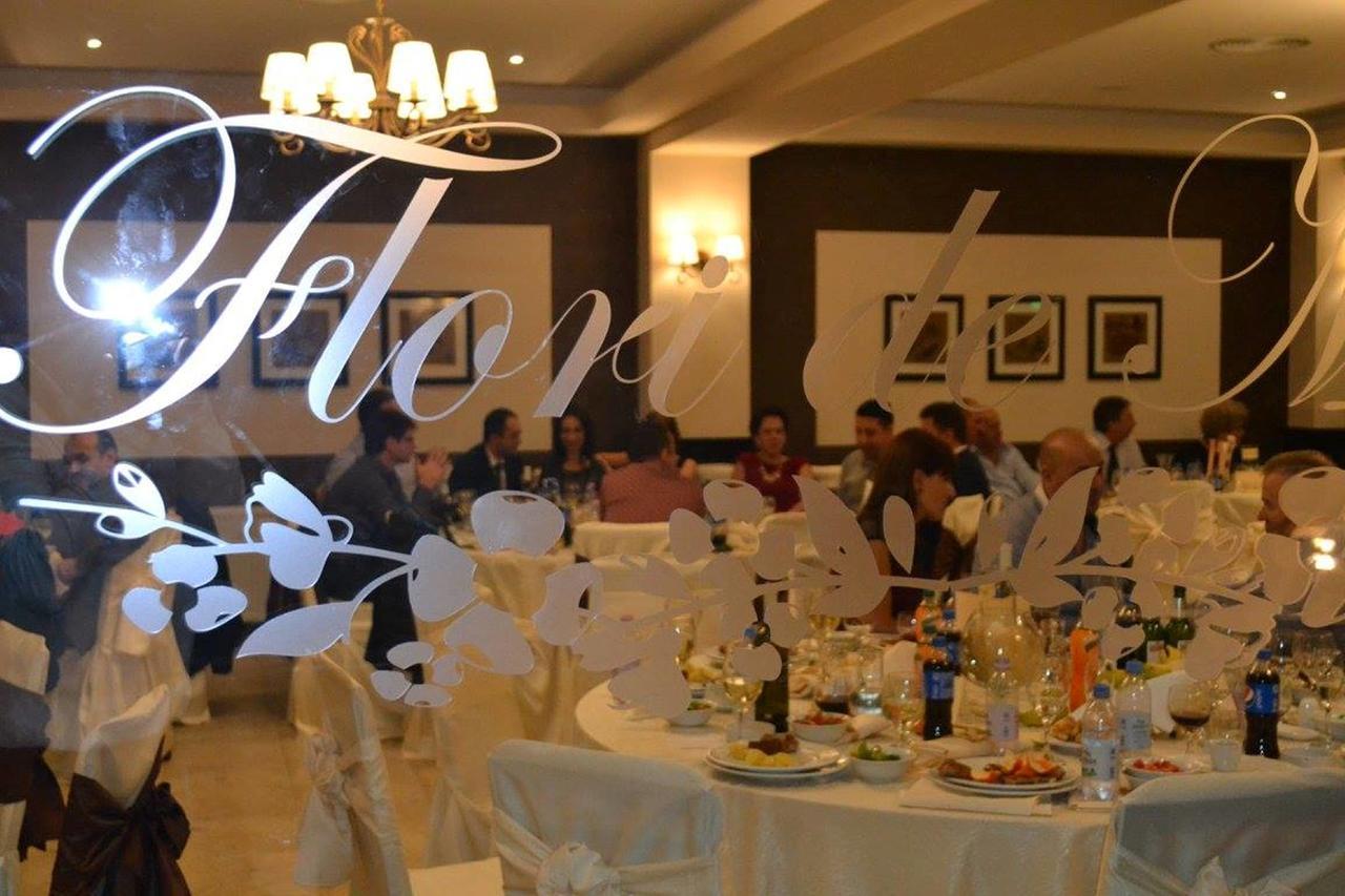 Flori De Mar Hotell Poiana Mărului Eksteriør bilde