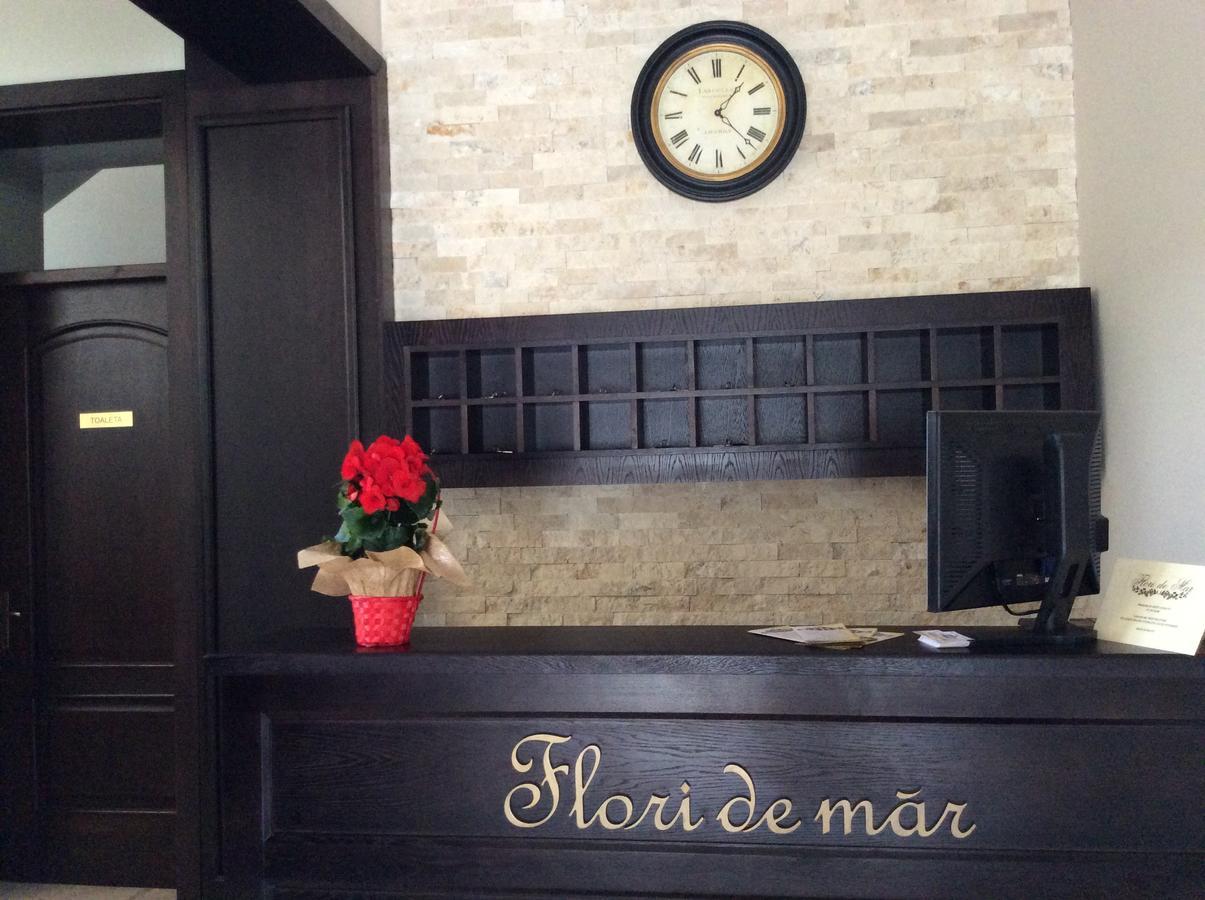 Flori De Mar Hotell Poiana Mărului Eksteriør bilde