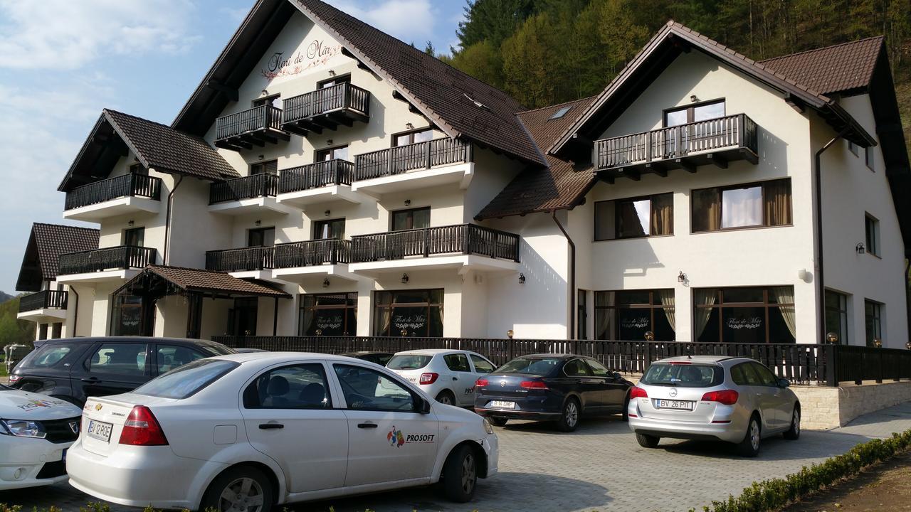 Flori De Mar Hotell Poiana Mărului Eksteriør bilde