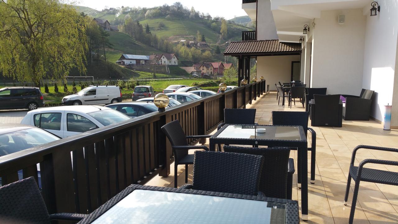 Flori De Mar Hotell Poiana Mărului Eksteriør bilde