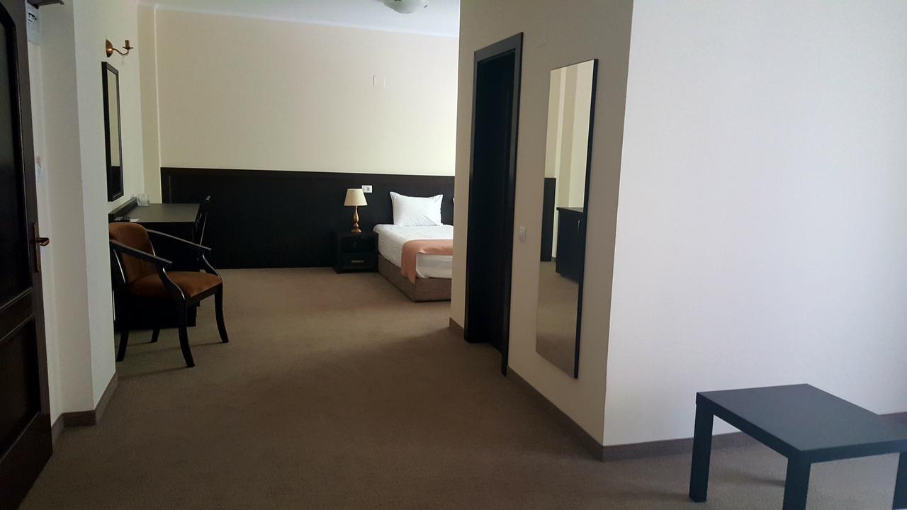 Flori De Mar Hotell Poiana Mărului Eksteriør bilde