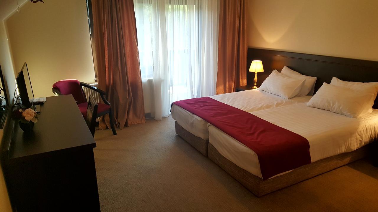 Flori De Mar Hotell Poiana Mărului Eksteriør bilde