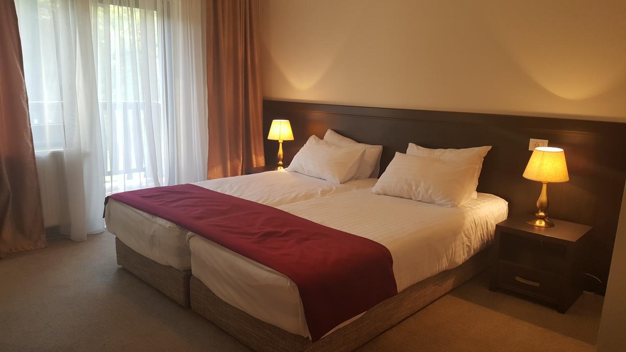 Flori De Mar Hotell Poiana Mărului Eksteriør bilde