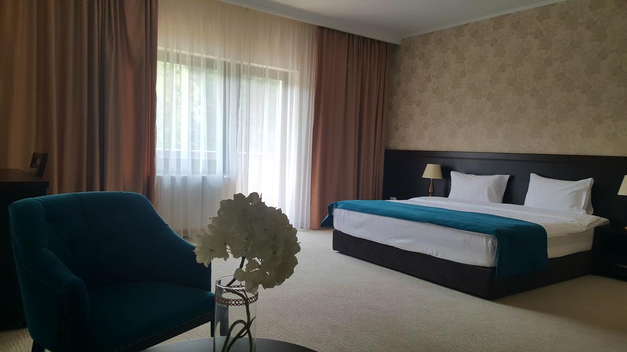 Flori De Mar Hotell Poiana Mărului Eksteriør bilde