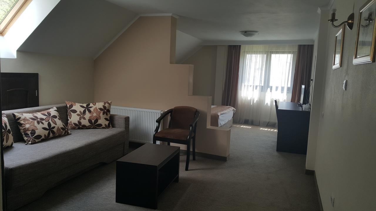 Flori De Mar Hotell Poiana Mărului Eksteriør bilde