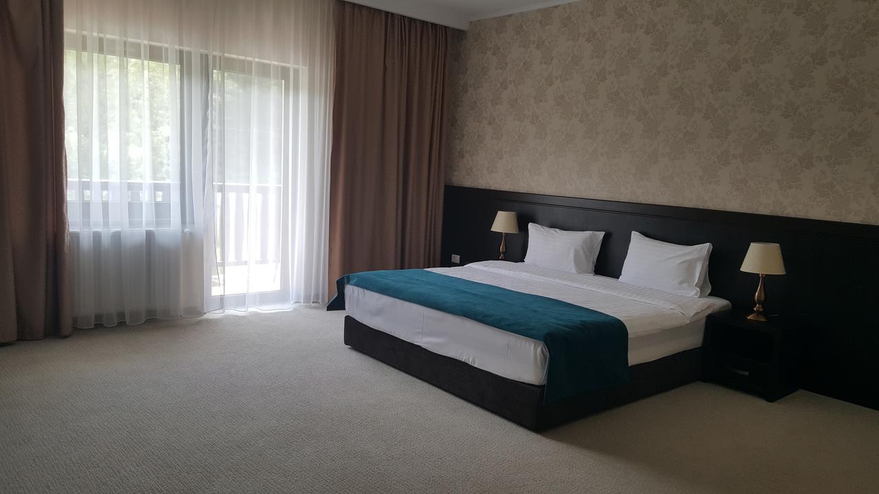 Flori De Mar Hotell Poiana Mărului Eksteriør bilde
