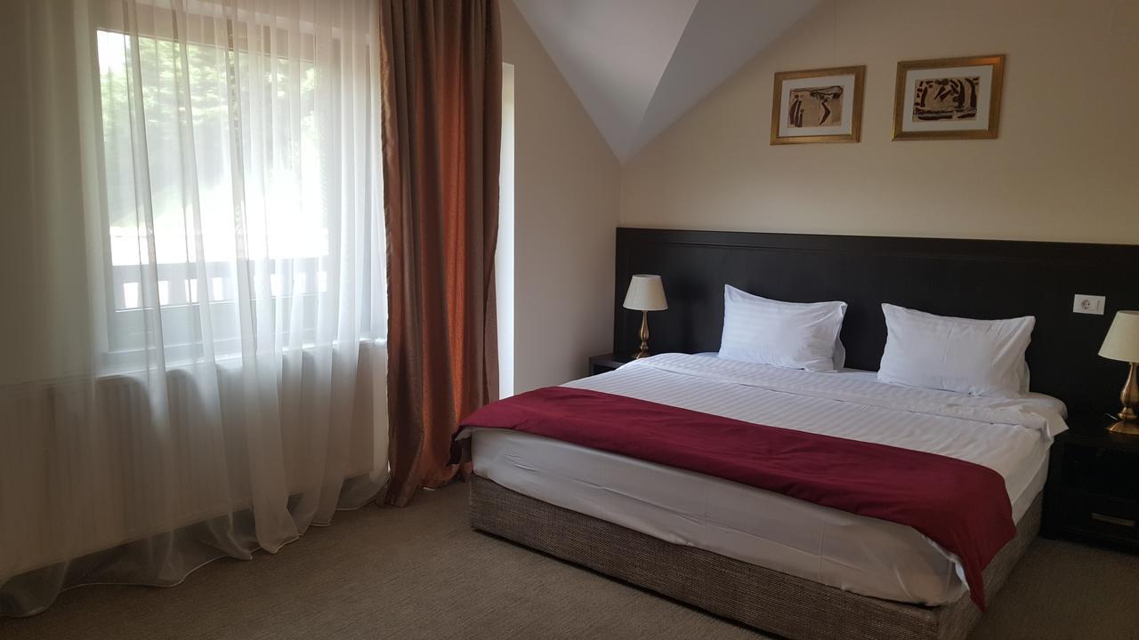Flori De Mar Hotell Poiana Mărului Eksteriør bilde